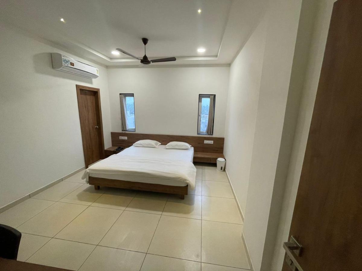 Hotel Revive Veraval Exterior photo