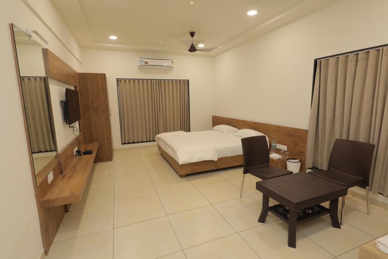 Hotel Revive Veraval Exterior photo