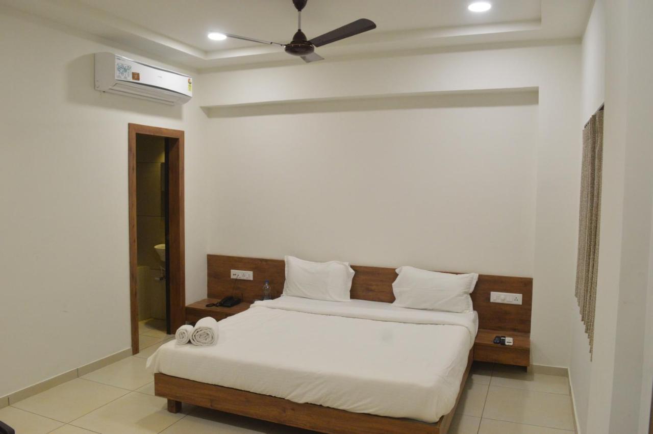 Hotel Revive Veraval Exterior photo
