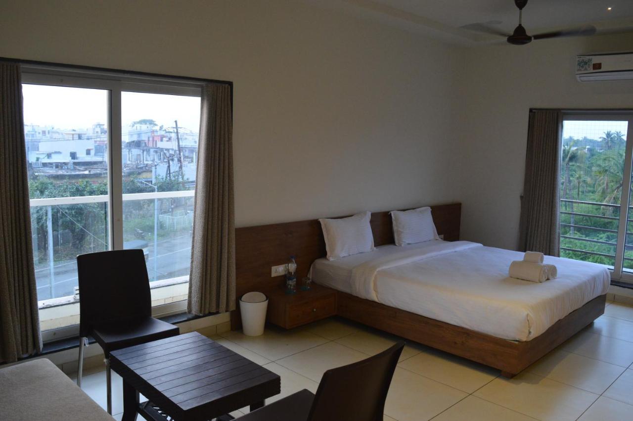 Hotel Revive Veraval Exterior photo
