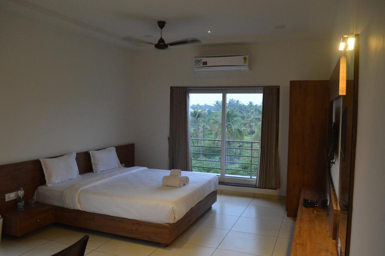Hotel Revive Veraval Exterior photo