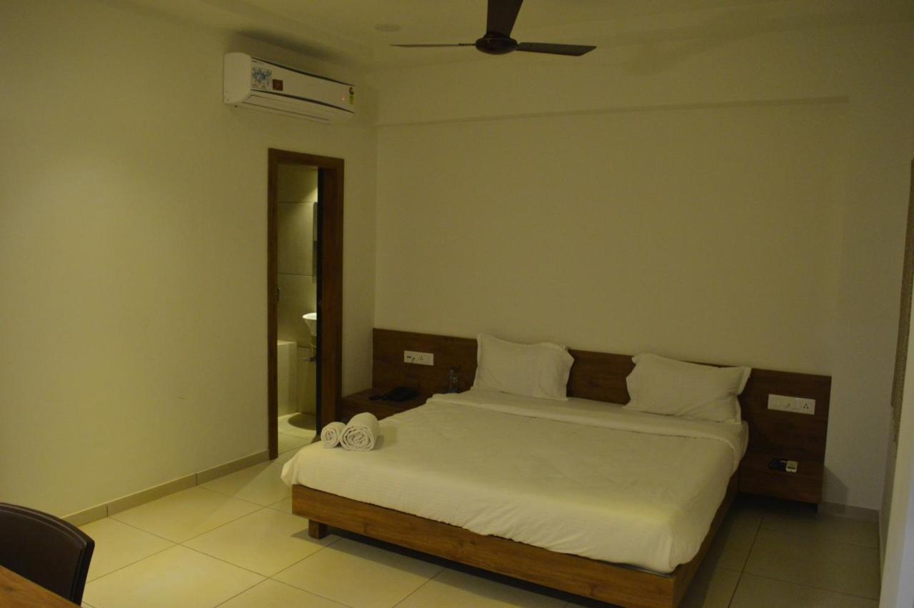 Hotel Revive Veraval Exterior photo