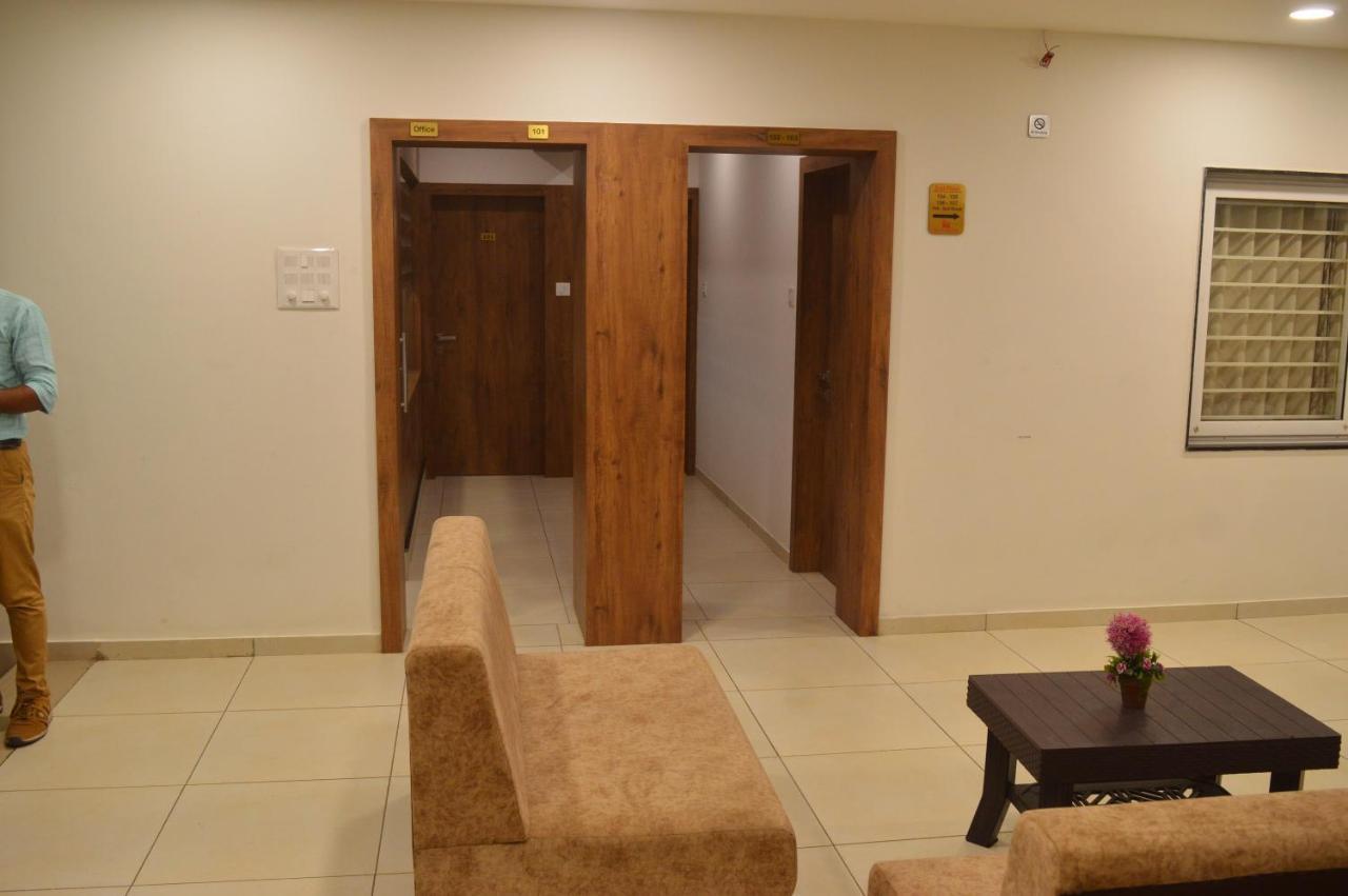 Hotel Revive Veraval Exterior photo